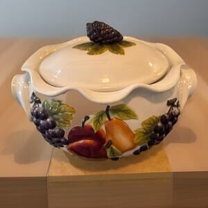 Home interiors Bakeware casserole with lid Sonoma Villa collection Preowned EUC